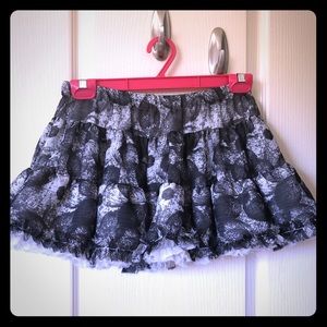 🌟🎉 HOST PICK!🍾💗 Skirt w/ distressed petticoat